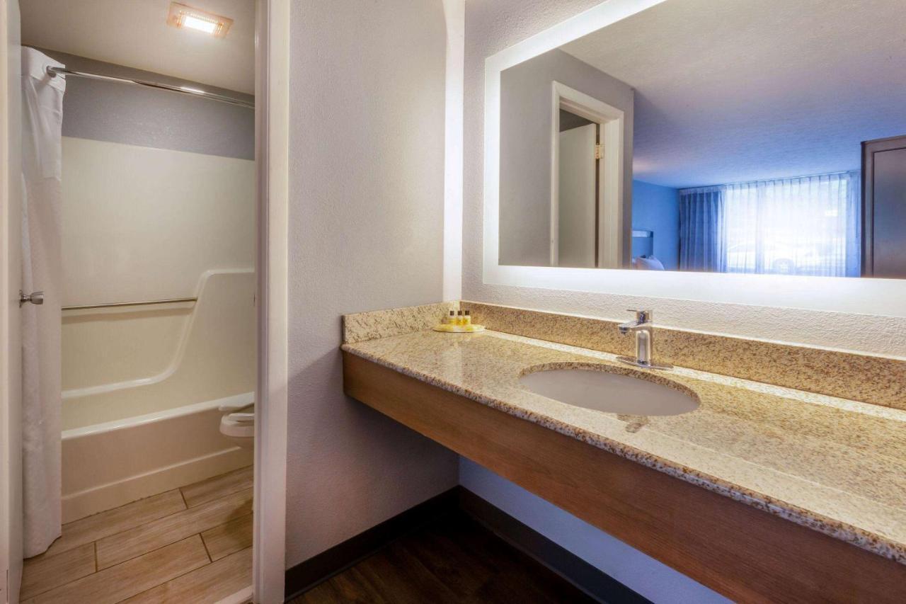 Travelodge By Wyndham Charles Town - Harpers Ferry ภายนอก รูปภาพ