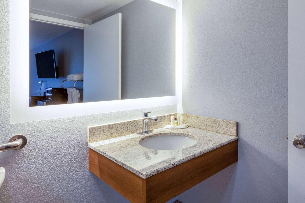 Travelodge By Wyndham Charles Town - Harpers Ferry ภายนอก รูปภาพ