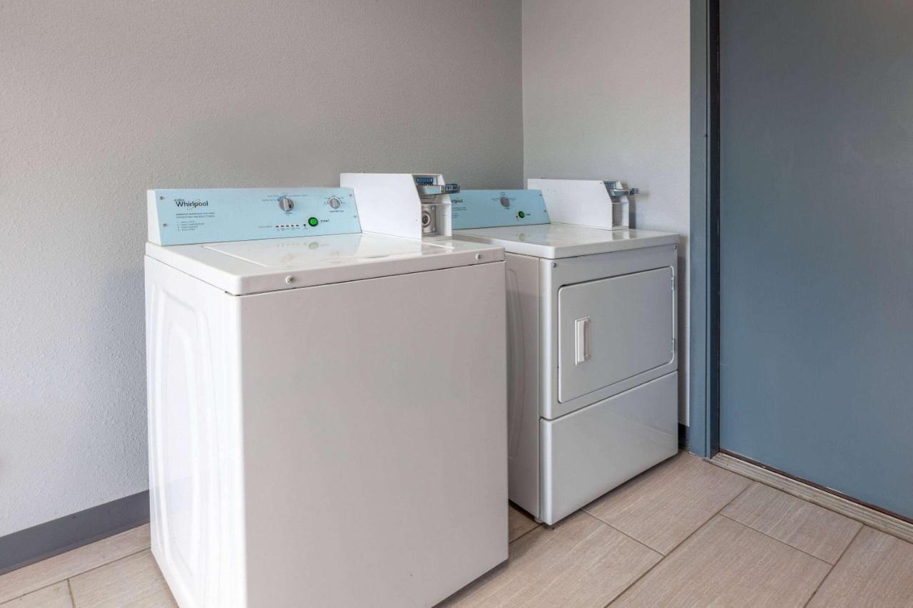 Travelodge By Wyndham Charles Town - Harpers Ferry ภายนอก รูปภาพ